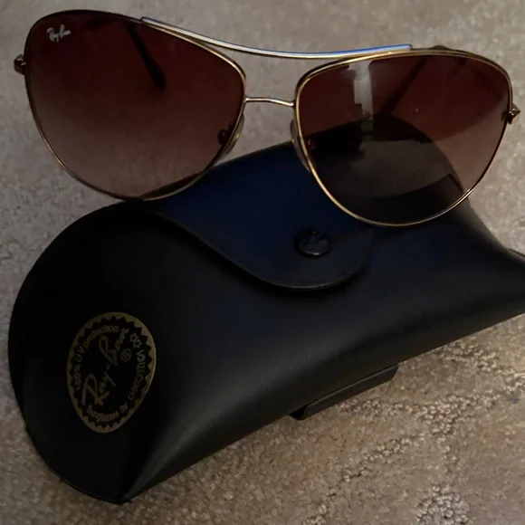 Ray-Ban Gold Frame Sunglasses with Black Case - Picture 7 of 12